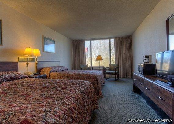 Econo Lodge Inn & Suites למברטון חדר תמונה