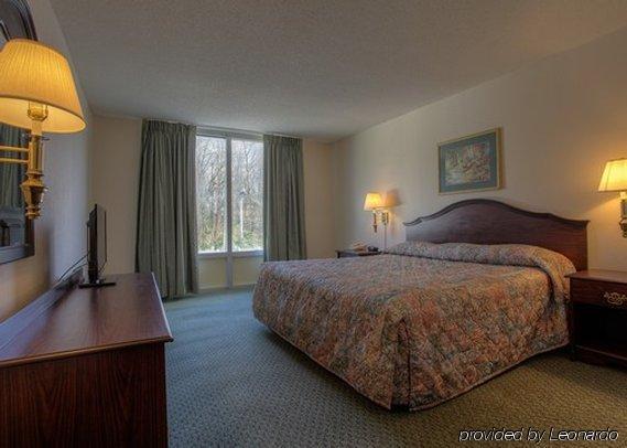Econo Lodge Inn & Suites למברטון חדר תמונה