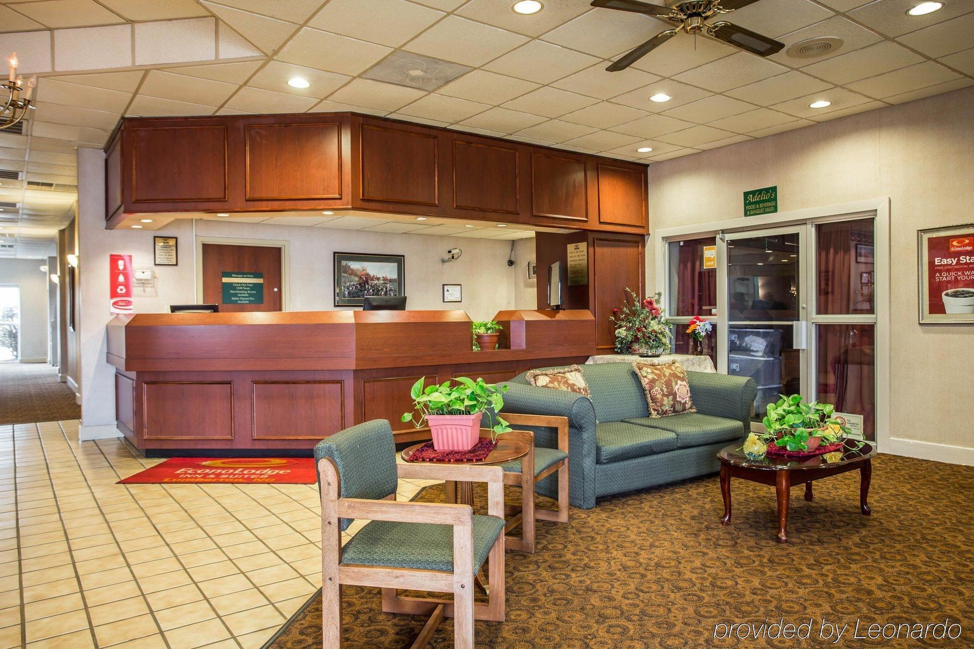 Econo Lodge Inn & Suites למברטון מראה חיצוני תמונה