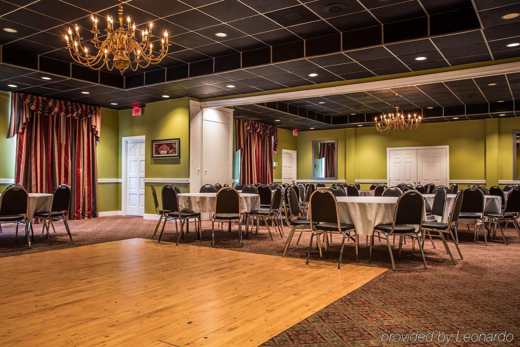 Econo Lodge Inn & Suites למברטון מראה חיצוני תמונה