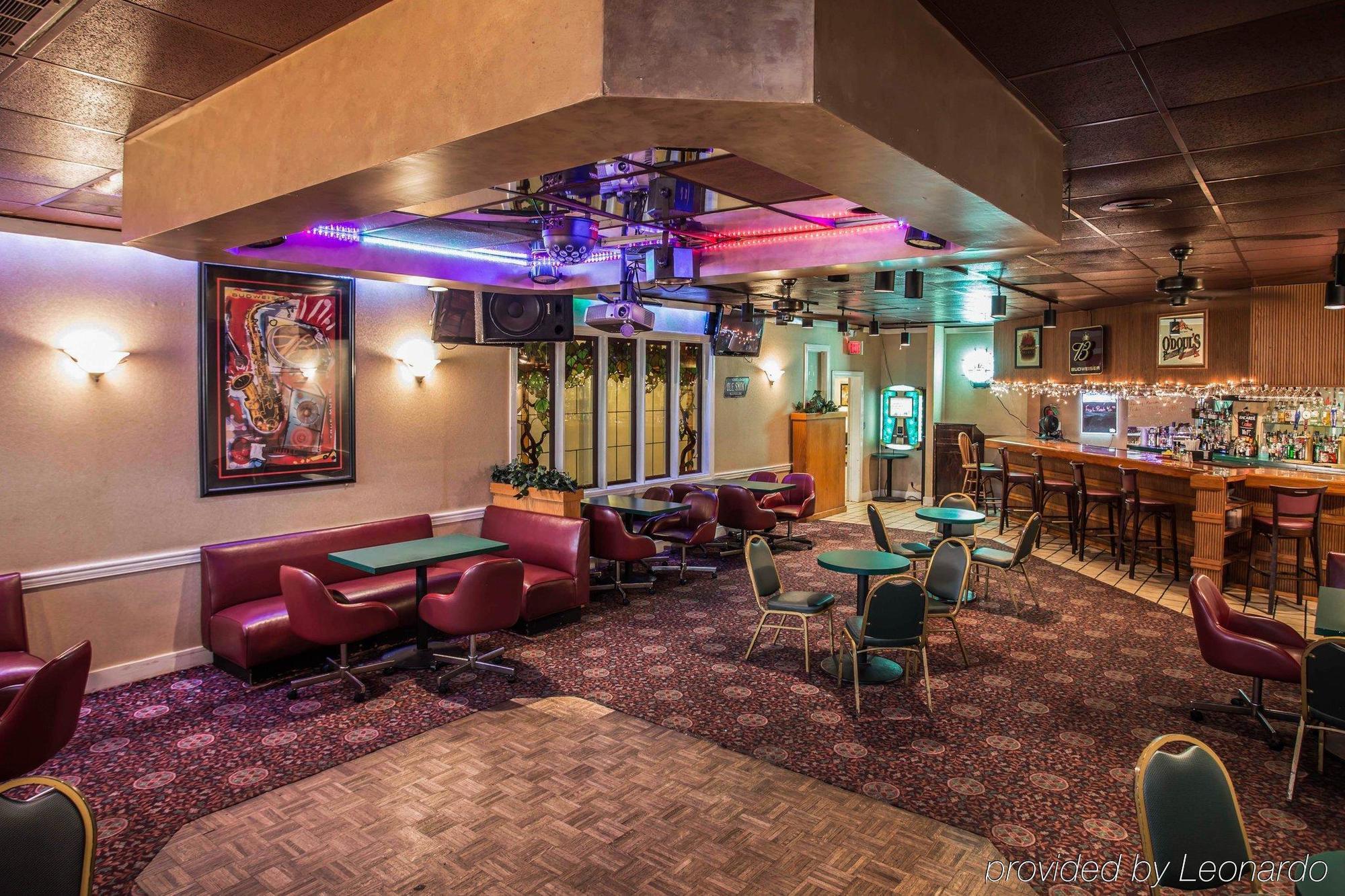 Econo Lodge Inn & Suites למברטון מראה חיצוני תמונה